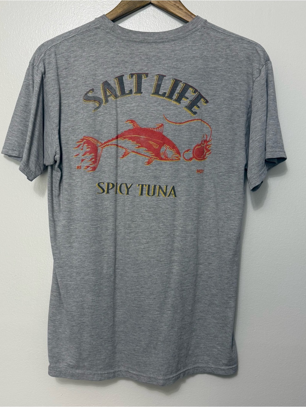 Salt Life Spicy Tuna Graphic Tee Size Medium T-Shirt Coastal Fishing Boating - Picture 6 of 6